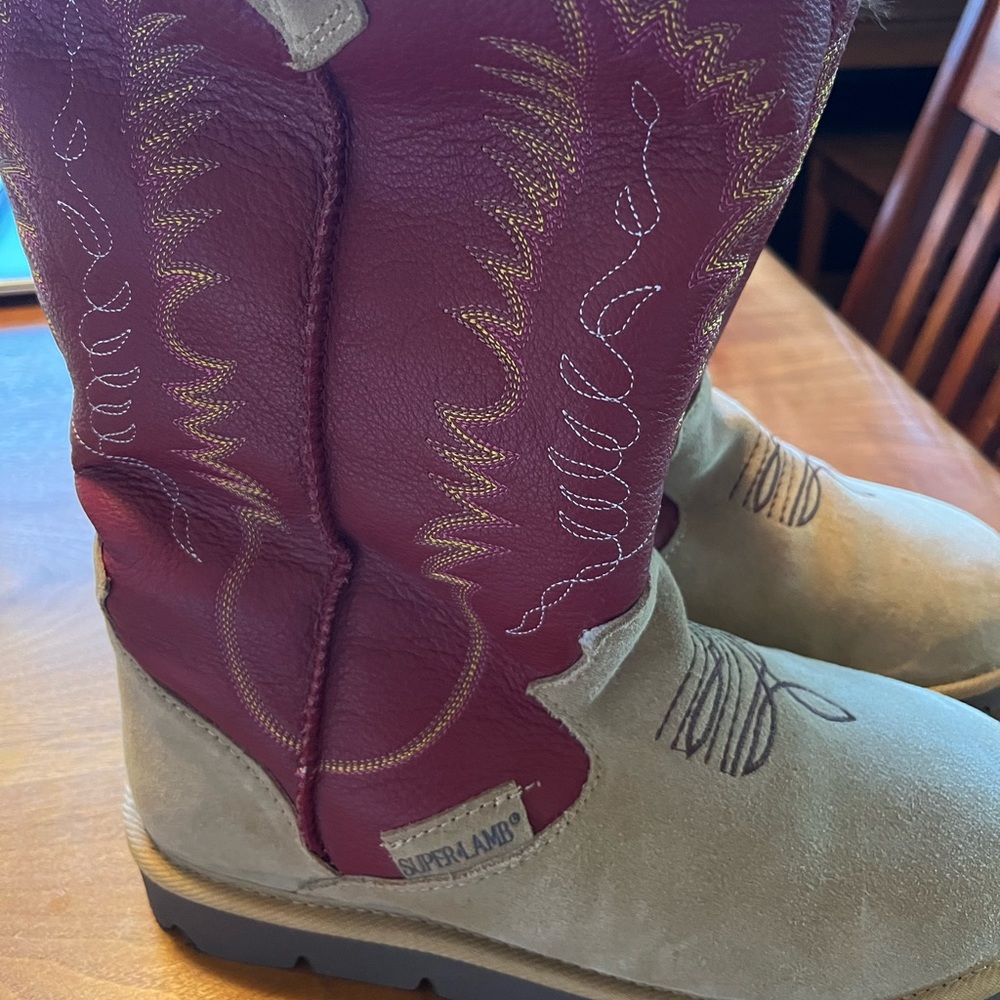Cowboy boots but comfy size 9. Superlamb!